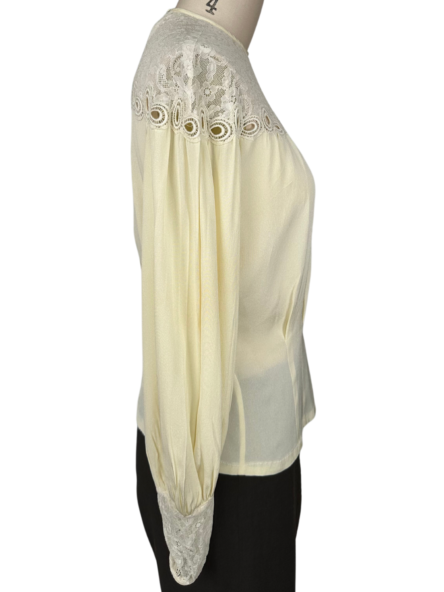 Vintage 1940s Cream Blouse with Lace Shoulders - M - L