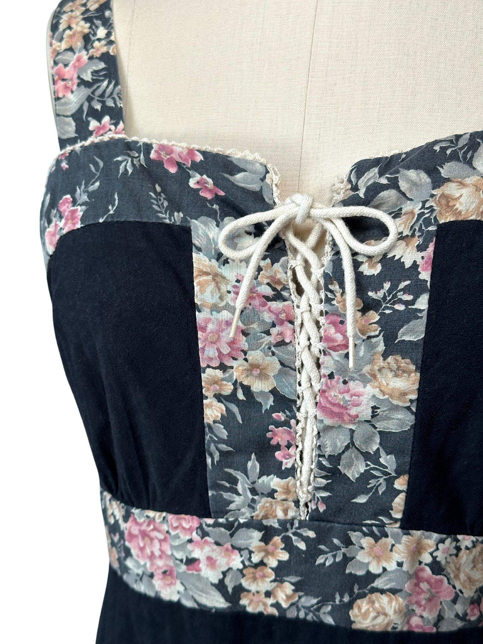 Vintage 70s Cottagecore Prairie Floral and Black Dress - M - L